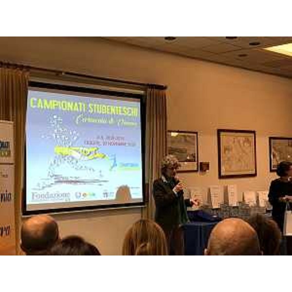 L'assessore allo Sport del Friuli Venezia Giulia, Tiziana Gibelli, interviene a Trieste alla cerimonia di premiazione degli studenti che hanno preso parte all’attività sportiva scolastica 2018-19 svoltasi nella sede della società Triestina della Vela (Stv). 