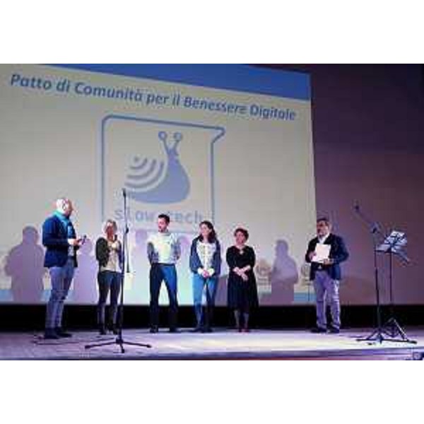 L'assessore regionale alle Finanze, Barbara Zilli, presenzia al teatro sociale di Gemona all’incontro sul patto di comunità per il benessere digitale