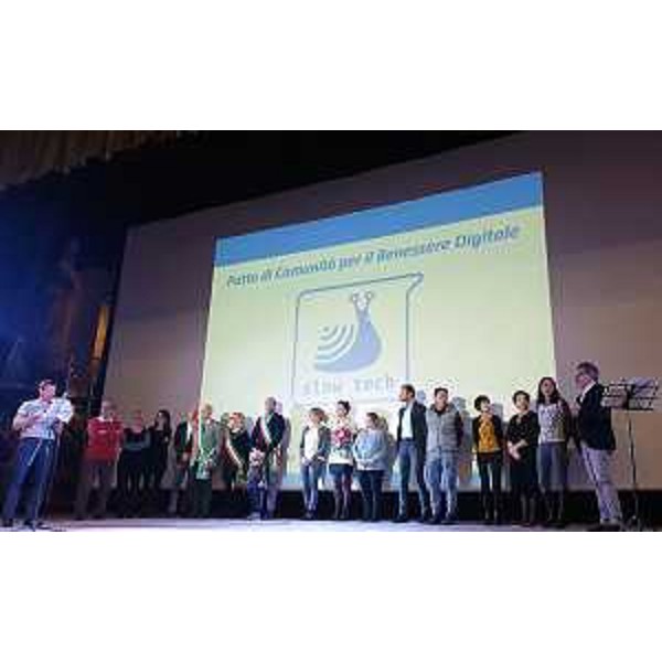 L'assessore regionale alle Finanze, Barbara Zilli, presenzia al teatro sociale di Gemona all’incontro sul patto di comunità per il benessere digitale