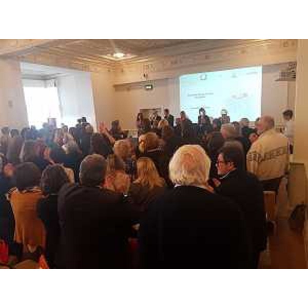 I presenti al convegno nazionale "La scuola in ospedale e l'istruzione domiciliare in Fvg" organizzato a Trieste da Regione e Ufficio scolastico regionale. 