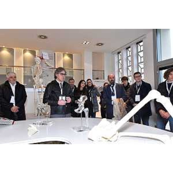 Un momento della visita dell'assessore del Fvg alle Attività produttive, Sergio Emidio Bini, all'azienda LimaCorporate.