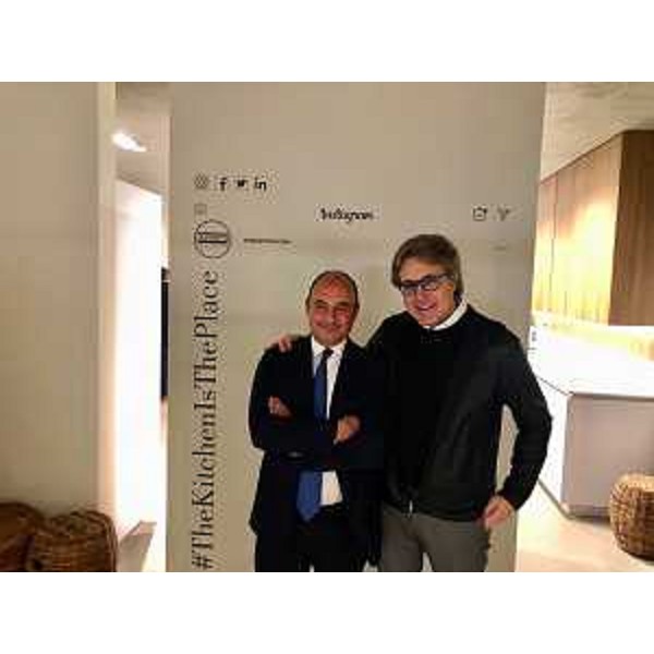 L'assessore Fvg alle Attività produttive, Sergio Emidio Bini (a dx), con l'ad Snaidero, Massimo Manelli