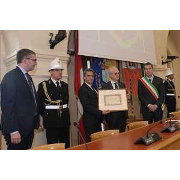 L'assessore alla Sicurezza del Friuli Venezia Giulia, Pierpaolo Roberti, nel corso della cerimonia tenutasi a Pordenone evidenzia il lavoro quotidiano sul territorio compiuto con professionalità dalle Forze dell'ordine. 