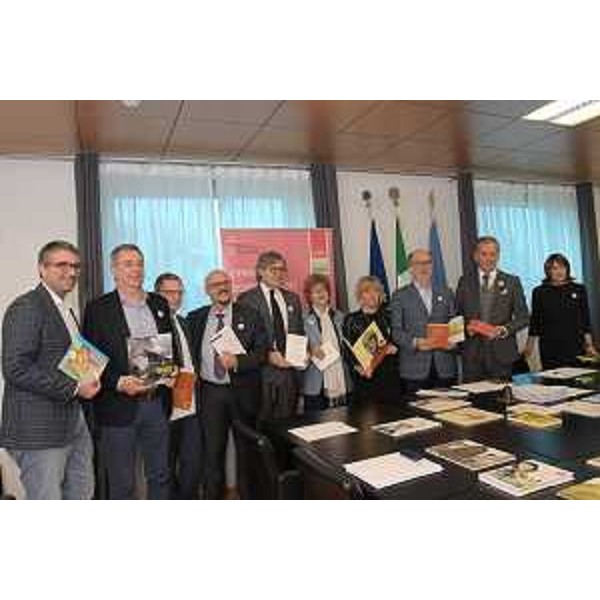 Sesta edizione di "Un libro lungo un giorno", giornata regionale dedicata a letture e racconti ad alta voce in ogni angolo del territorio e a qualunque ora. All’apertura ufficiale interviene L'assessore regionale alla Cultura, Tiziana Gibelli 