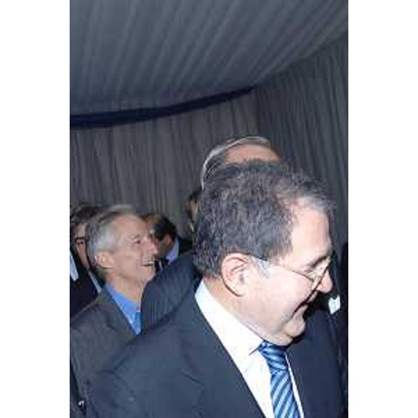 Riccardo Illy (Presidente Regione Friuli Venezia Giulia) e Romano Prodi (Presidente Consiglio Ministri) alla cerimonia di consegna della nave da crociera Queen Victoria nello stabilimento Fincantieri a Marghera. (Marghera 24/11/07)