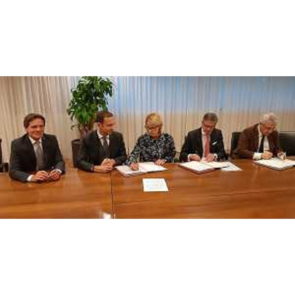 Il governatore del Friuli Venezia Giulia, Massimiliano Fedriga, presenzia alla firma della convenzione tra Friulia, rappresentata dalla presidente Federica Seganti, e le banche del territorio (Civibank, Mediocredito Fvg e Cassa Centrale Banca) - Udine, 2 dicembre 2019.
