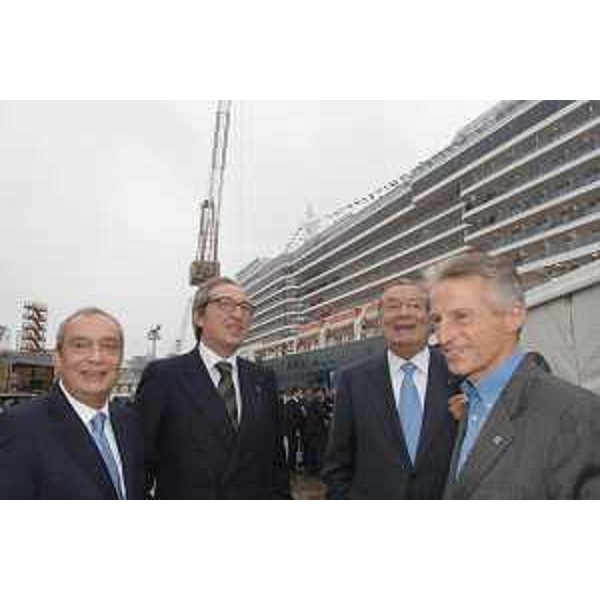 Riccardo Illy (Presidente Regione Friuli Venezia Giulia), Giuseppe Bono (AD Fincantieri), Sergio D'Antoni (Viceministro Sviluppo economico) e Corrado Antonini (Presidente Fincantieri) alla cerimonia di consegna della nave da crociera Queen Victoria nello stabilimento Fincantieri a Marghera. (Marghera 24/11/07)