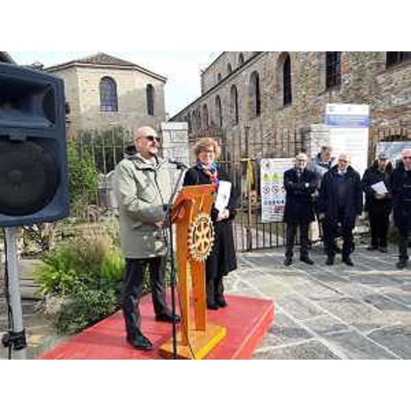 L'assessore Fvg al Patrimonio, Sebastiano Callari, durante la cerimonia di inaugurazione del battistero restaurato