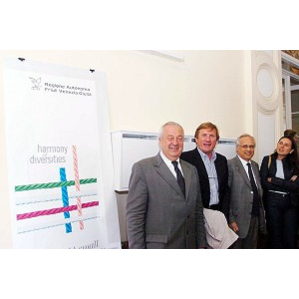 Brandolin, Fantoni e Michela Del Piero (Assessore Regionale alla programmazione e controllo, alle risorse economiche e finanziarie, al patrimonio e servizi generali e alle pari opportunità) all'inaugurazione sede FVG a Bruxelles (Bruxelles, 24/05/05)