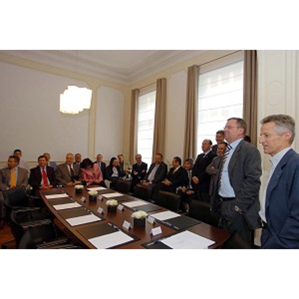 Riccardo Illy (Presidente Regione Friuli Venezia Giulia) ed Alessandro Tesini (Presidente del consiglio regionale) all'inaugurazione dei nuovi uffici FVG a Bruxelles (Bruxelles, 24/05/05)