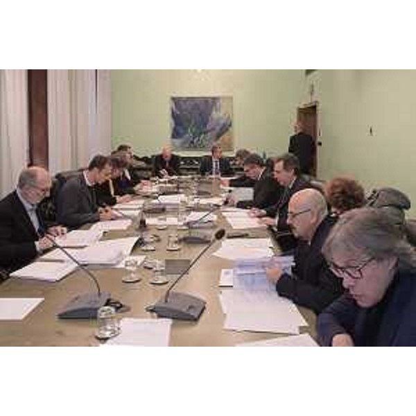 L'assessore regionale Sergio Emidio Bini nella seduta di Giunta. (Foto ARC)