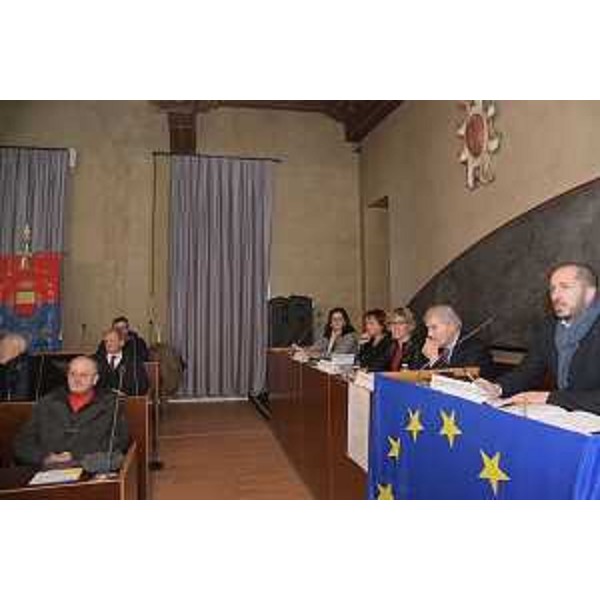L'assessore regionale alle Finanze con competenza su specifiche intersettoriali POR-FESR 2014-2020, Interreg Italia-Slovenia e Conferenza delle Regioni, Barbara Zilli, nel corso del convegno dedicato ai 30 anni della "Casa per l'Europa" a Gemona del Friuli (Foto ARC)
