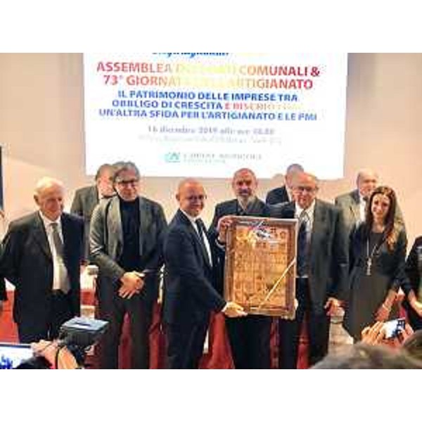 L'assessore regionale alle Attività produttive Sergio Emidio Bini partecipa all'assemblea dei delegati comunali nonché 73. Giornata dell'artigianato svoltasi a Sacile. (Foto ARC)