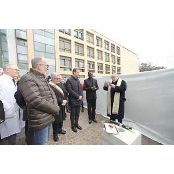 Il governatore Massimiliano Fedriga e il vicegovernatore con delega alla Salute, Riccardo Riccardi, alla posa della prima pietra del III e IV lotto del nuovo ospedale di Udine. (Foto ARC)