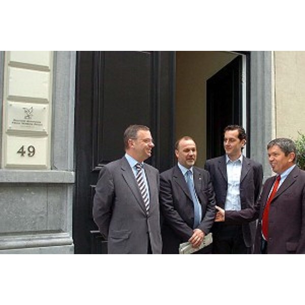 Alessandro Tesini (Presidente del consiglio regionale) e Canciani all'inaugurazione della sede FVG a Bruxelles (Bruxelles, 24/05/05)