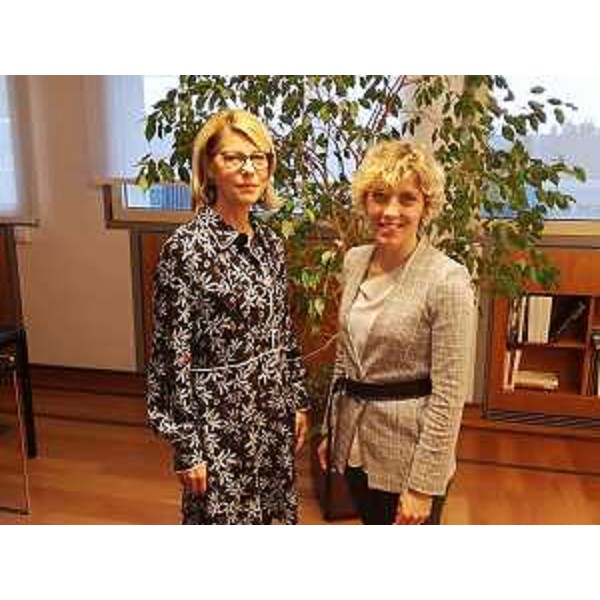 L'assessore alle Finanze del Friuli Venezia Giulia, Barbara Zilli, assieme alla presidente di Friulia, Federica Seganti. (Foto ARC)