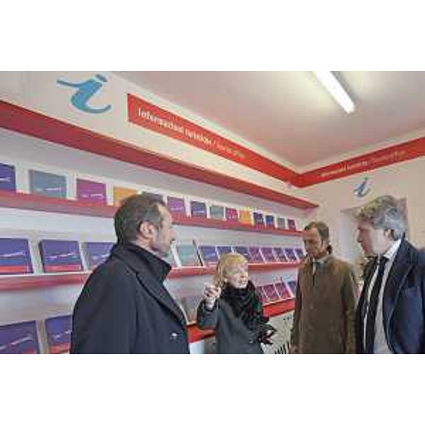 Il governatore del FVG, Massimiliano Fedriga, inaugura assieme all'assessore alle Attività produttive e turismo, Sergio Emidio Bini e alla direttrice Andreina Contessa il nuovo infopoint turistico (Foto ARC Montenero)
