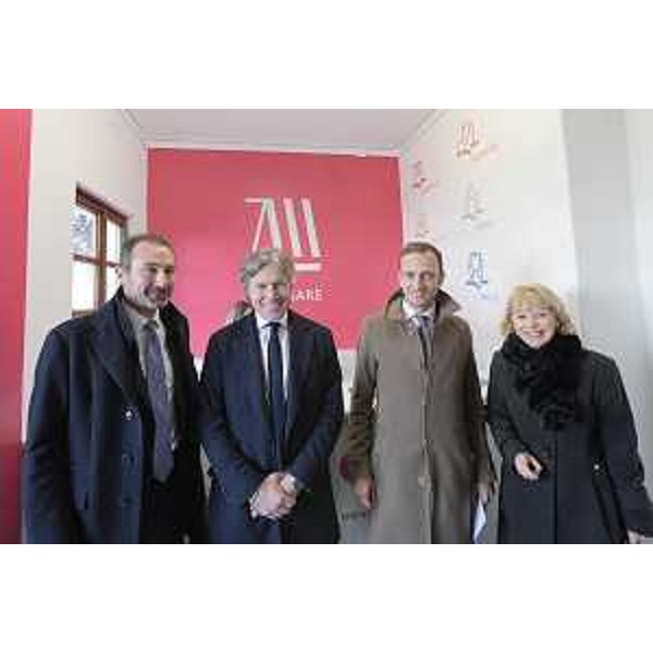 Il governatore del Friuli Venezia Giulia, Massimiliano Fedriga, (secondo da dx), inaugura assieme all'assessore alle Attività produttive e turismo, Sergio Emidio Bini, (terzo da dx), alla direttrice Andreina Contessa e al direttore generale di PromoTurismo, Lucio Gomiero, (primo da sx) il nuovo infopoint turistico situato al varco d'accesso al castello e al parco di Miramare a Trieste (Foto ARC Montenero)