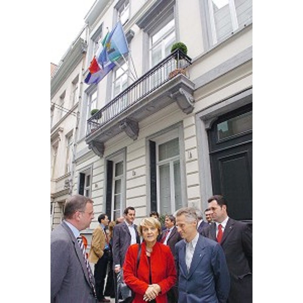 Ubner, Riccardo Illy (Presidente Regione Friuli Venezia Giulia) ed Alessandro Tesini (Presidente del consiglio regionele) all'inaugurazione della sede FVG a Bruxelles (Bruxelles, 24/05/05)