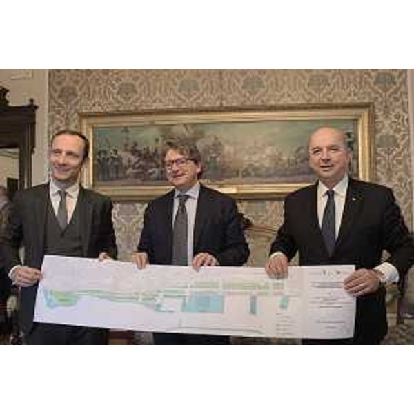 Siglata dal governatore della Regione FVG, Massimiliano Fedriga (primo a sx) dal sindaco di Trieste, Roberto Dipiazza (1 a dx) a da Zeno D’Agostino, presidente dell’Autorità portuale, la prima intesa volta alla riqualificazione del Porto Vecchio di Trieste