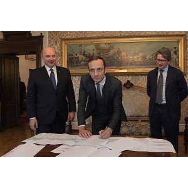 Il governatore del Friuli Venezia Giulia, Massimiliano Fedriga, firma il documento d'avvio dell'iter che porterà alla riqualificazione e allo sviluppo di Porto Vecchio di Trieste 