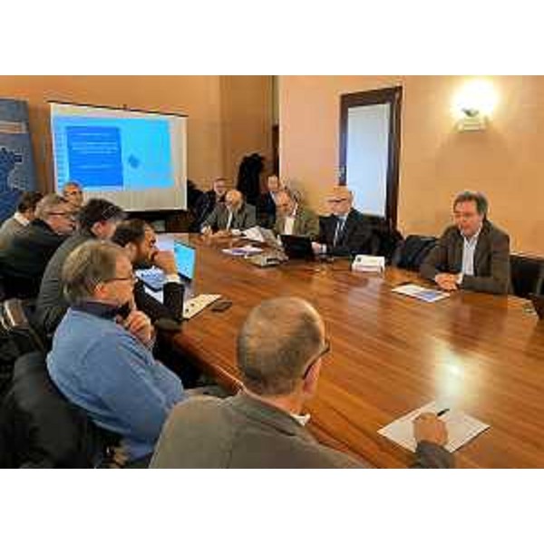 L'assessore regionale, Graziano Pizzimenti, all'incontro sul Tpl nella sede della Regione a Pordenone (Foto ARC Assandri)