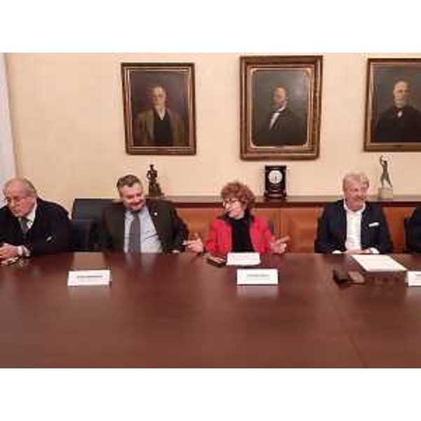 Al centro della foto l'assessore regionale Tiziana Gibelli durante la presentazione dell'Associazione temporanea di impresa per la candidatura Unesco del Collio