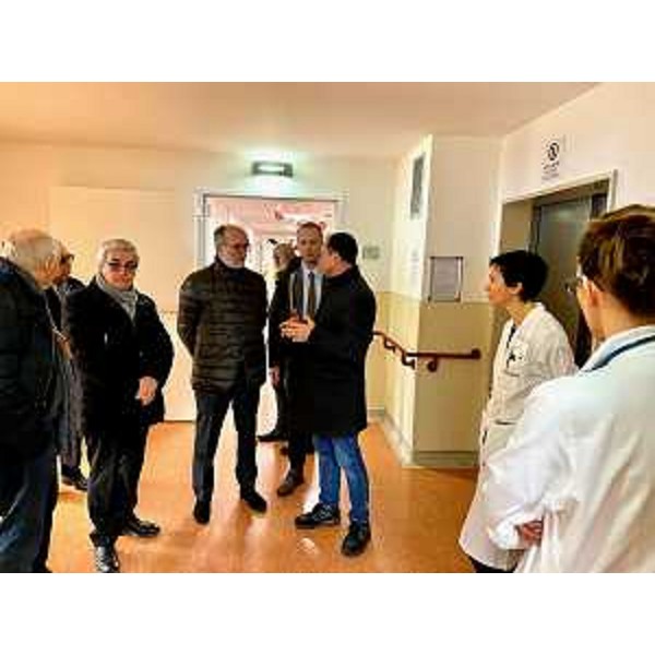 Il vicegovernatore, Riccardo Riccardi, nel corso della visita a 'La Quiete' a Udine. (Foto ARC Morandini)