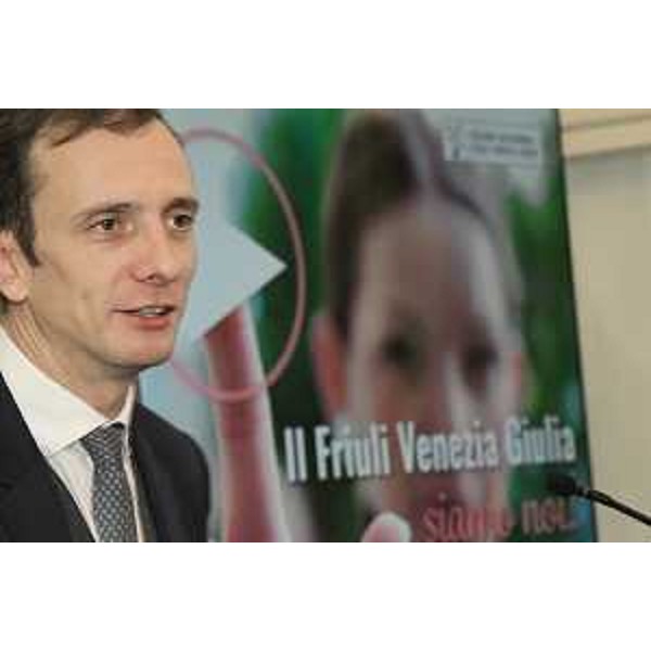Il governatore Fvg, Massimiliano Fedriga, durante la conferenza stampa di fine anno nel salone di rappresentanza del palazzo Regione (Foto ARC Montenero)