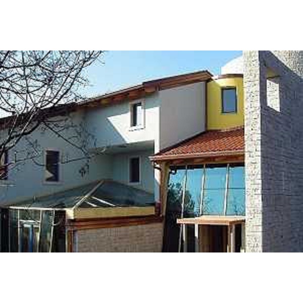Michela Del Piero (Assessore Regionale alla programmazione e controllo, alle risorse economiche e finanziarie, al patrimonio e servizi generali e alle pari opportunità) al Collegio del Mondo Unito, Casa Scholz (Duino, 19/05/05)