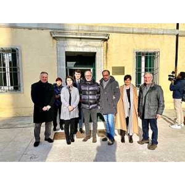 Il vicegovernatore del Friuli Venezia Giulia, Riccardo Riccardi, durante la sua visita alla Asp Muner di Lovaria (Foto Regione FVG)