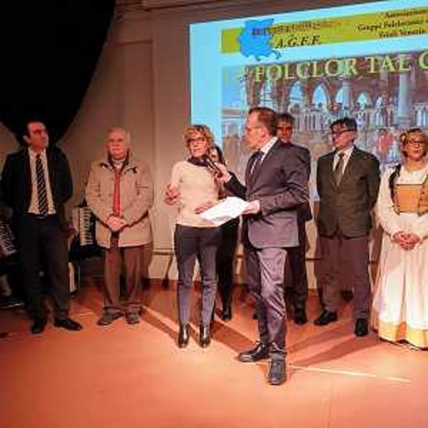 L'intervento dell'assessore regionale, Barbara Zilli, alla consegna del premio 'Folclor tal cûr 2019', a Pagnacco (Foto Regione FVG)