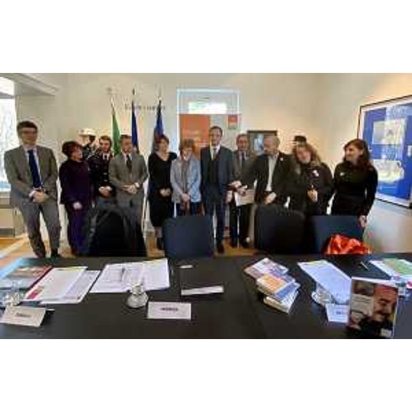 Il governatore del Friuli Venezia Giulia Massimiliano Fedriga con gli assessori Tiziana Gibelli e Alessia Rosolen alla sottoscrizione del protocollo 'Bill. La Biblioteca della Legalità' siglato a Pordenone' (Foto Regione FVG)