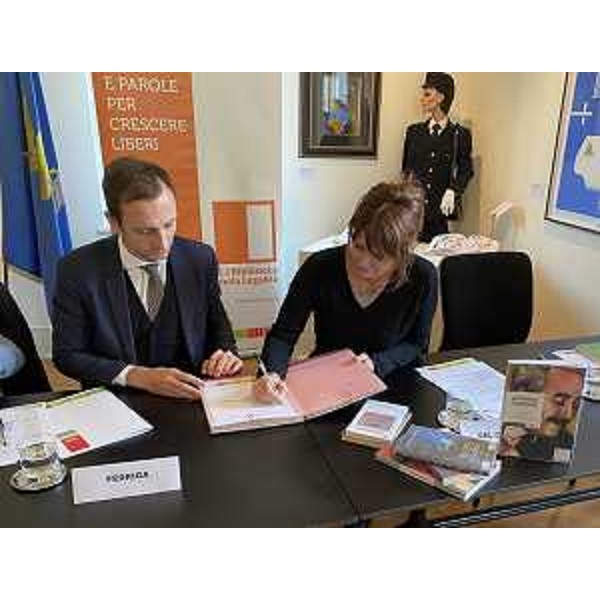 La firma del protocollo. (Foto Regione FVG)