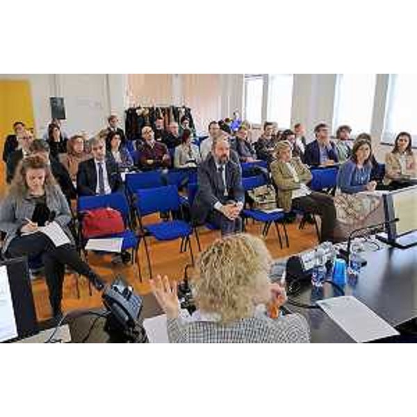 La platea internazionale di "Exchange of Experience in FVG - progetto Interreg Europe Innova FI" a Friuli Innovazione. (Foto ARC Pozzetto)