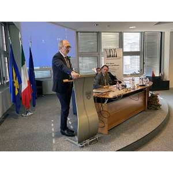 Il vicegovernatore della Regione FVG, Riccardo Riccardi, interviene a Pordenone alla cerimonia di premiazione delle aziende che hanno aderito al progetto "Healthy workplaces: a model for action". (Foto ARC Liberti)