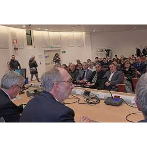 I sindaci e amministratori intervenuti a Udine all'Assemblea della neocostituita Azienda sanitaria Friuli centrale. (Foto ARC Morandini)