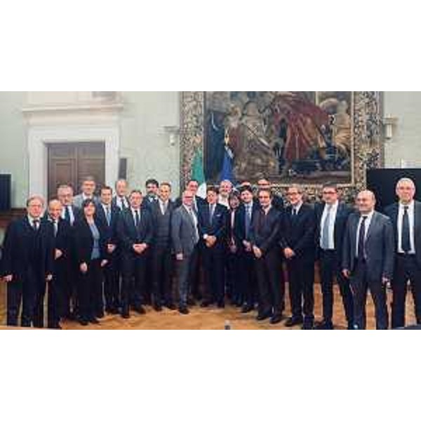 Foto di gruppo dell'odierna Conferenza Stato-Regioni tenutasi a Roma. (Foto Regione FVG)