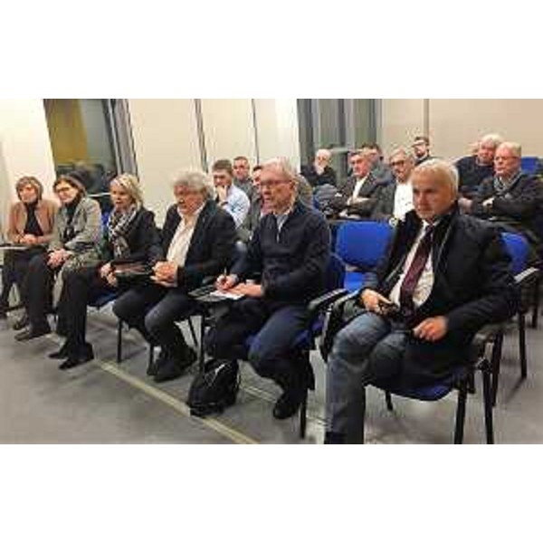 i Presenti alla riunione convocata nel Distretto sanitario di Cividale con i sindaci dell'Ambito del Natisone riguardante il progetto di specializzazione in campo geriatrico (Foto Regione FVG