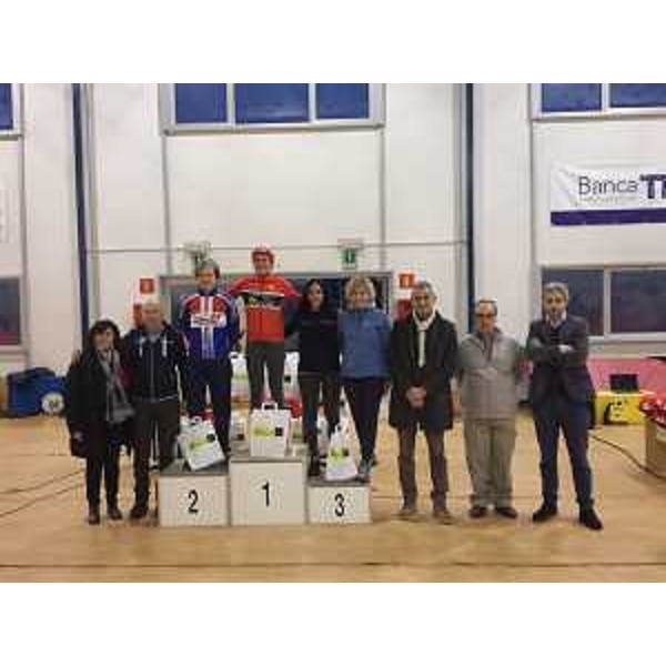 L'assessore regionale alle Finanze Barbara Zilli alle premiazioni del Gran Premio Friuli Venezia Giulia di ciclocross disputatosi oggi a Variano di Basiliano (Foto Regione FVG)