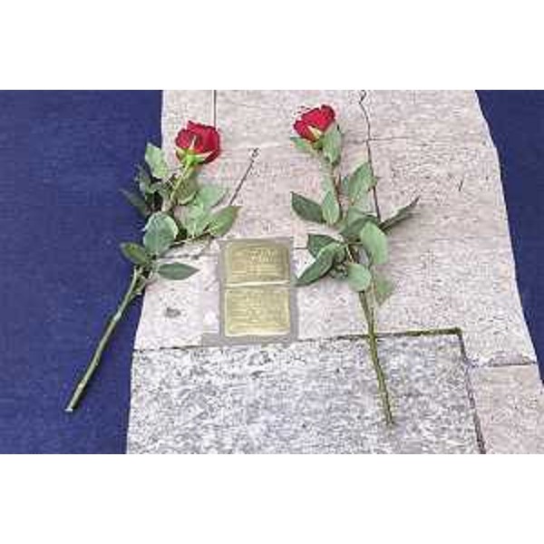 Le pietre d'inciampo a memoria di Attilio Gallini e Carlo Martelli posate a Pordenone. (Foto ARC Liberti)