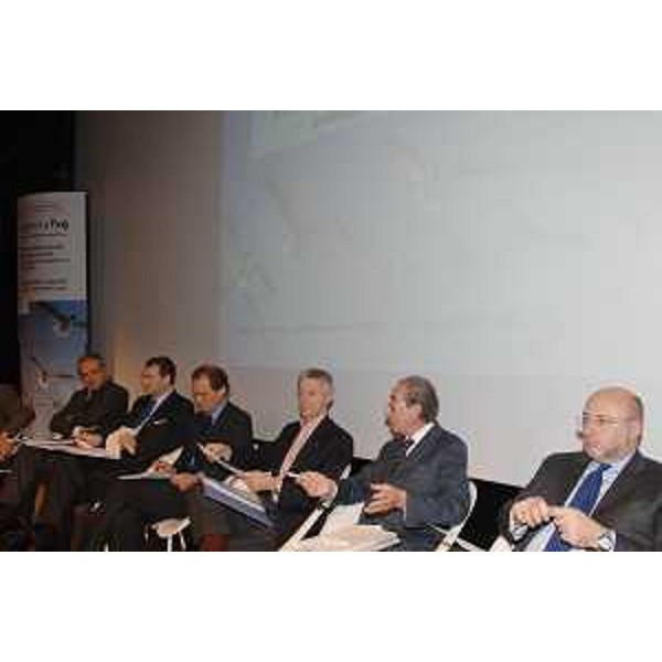 Riccardo Illy (Presidente Regione Friuli Venezia Giulia) ed Enrico Bertossi (Assessore regionale Attività produttive) al convegno "Il Friuli Venezia Giulia modello nazionale di sviluppo competitivo delle PMI" al Teatro Pasolini di Casarsa della Delizia. (Casarsa della Delizia 26/11/07)