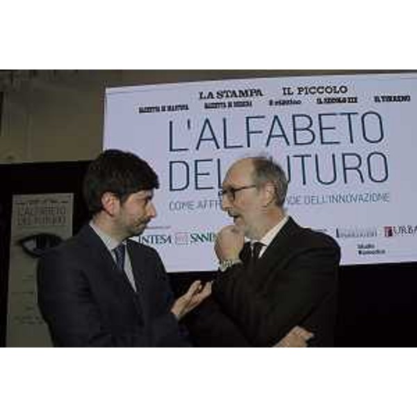 Il vicegovernatore con delega alla Salute del Friuli Venezia Giulia, Riccardo Riccardi, con il ministro della Salute, Roberto Speranza, nel corso dell'evento 'L'alfabeto del futuro, come affrontare le sfide dell'innovazione. Le frontiere della salute'. (Foto ARC Montenero)