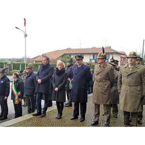 L'assessore regionale Barbara Zilli e le autorità alla cerimonia per il 77mo anniversario della battaglia di Nikolajewka. (Foto Regione FVG)