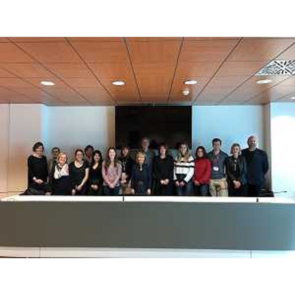L'incontro tra l'assessore regionale all'Istruzione Alessia Rosolen, dirigenti scolastici e studenti del progetto "Global Teaching Lab" nella sede della Regione a Udine. (Foto Regione FVG)