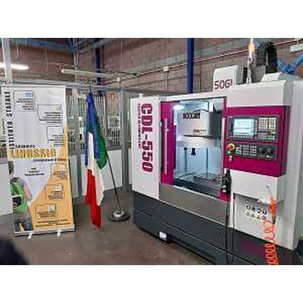 La macchina a Cnc Edu a controllo numerico, del valore di circa 45mila euro, finanziati attraverso il bando dei Fondi Strutturali Europei - Programma Operativo Nazionale "Per la scuola, competenze e ambienti per l'apprendimento" 2014-2020. (Foto Regione FVG)
