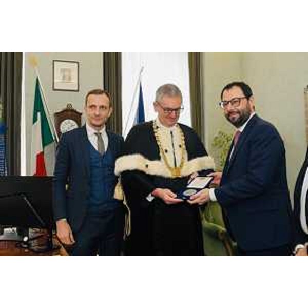Il governatore della Regione FVG, Massimiliano Fedriga, con il rettore dell'Università di Trieste Roberto Di Lenarda e il ministro allo Sviluppo economico Stefano Patuanelli, prima dell'inizio della cerimonia. (Foto ARC Montenero)
