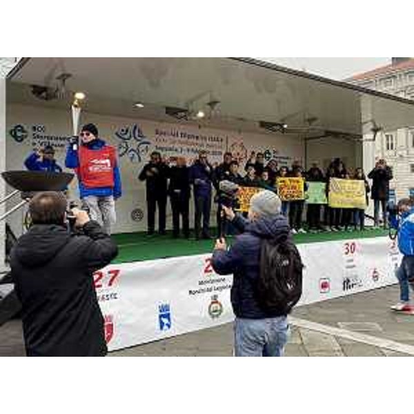 Un momento della cerimonia di accensione della fiaccola che segna la partenza della Torch Run. (Foto ARC Assandri)