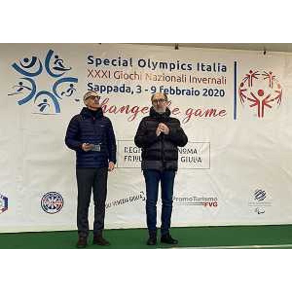 Il vicegovernatore della Regione, Riccardo Riccardi, alla partenza della Torch Run. (Foto ARC Assandri)