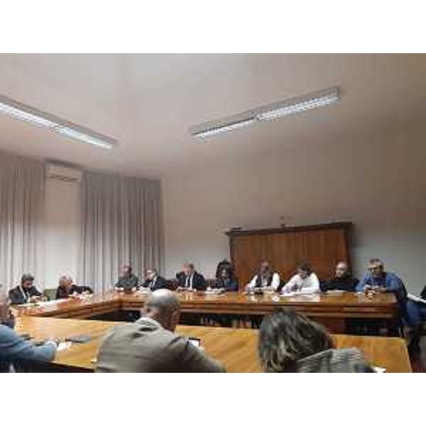 Il tavolo Safilo con l'assessore regionale Sergio Emidio Bini. (Foto Regione FVG)
